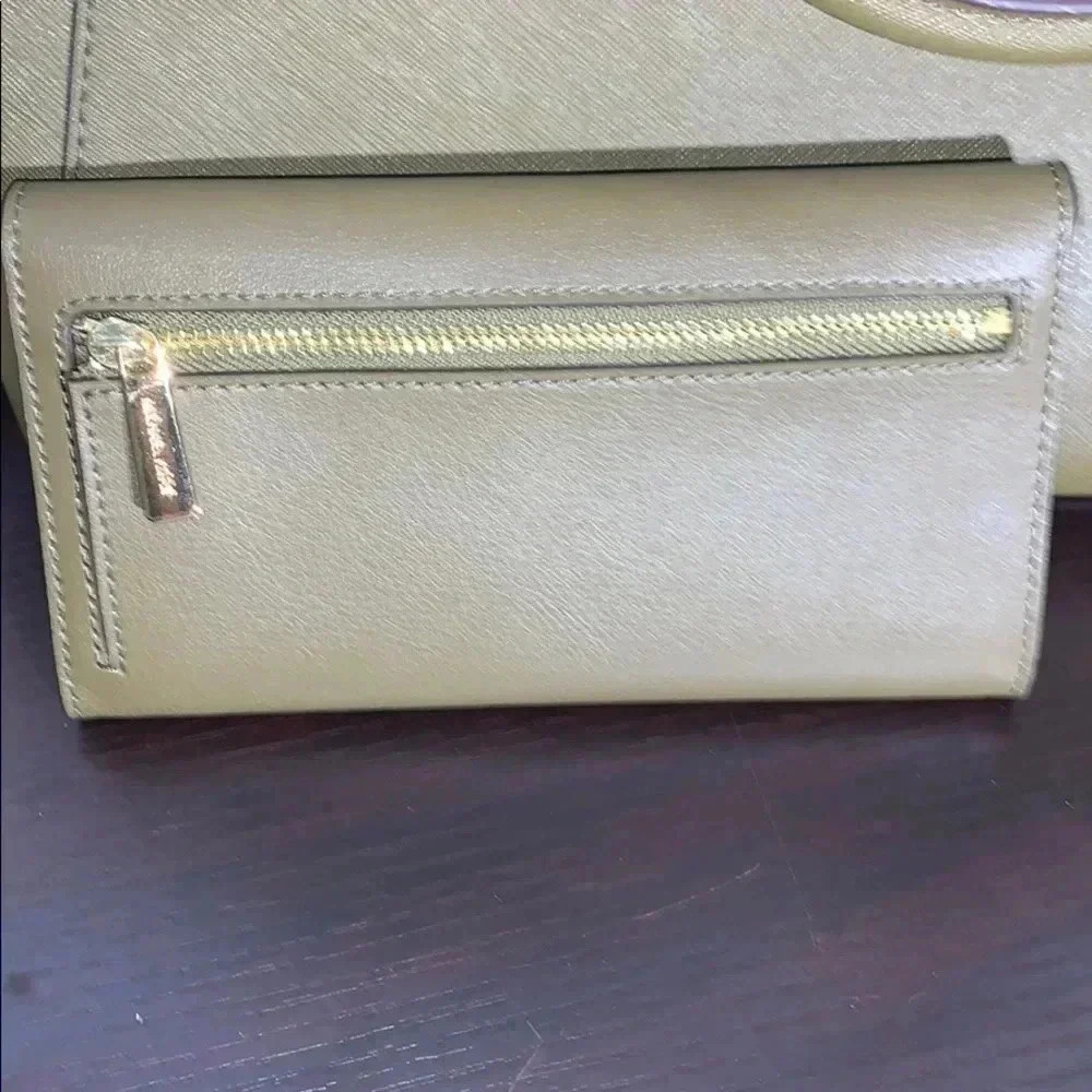 Michael Kors Ciara Duffle Solid olive green color set - Picture 13 of 15